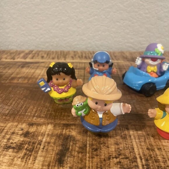 Fisher Price Little People lot of 7 community workers and friends - Picture 4 of 8
